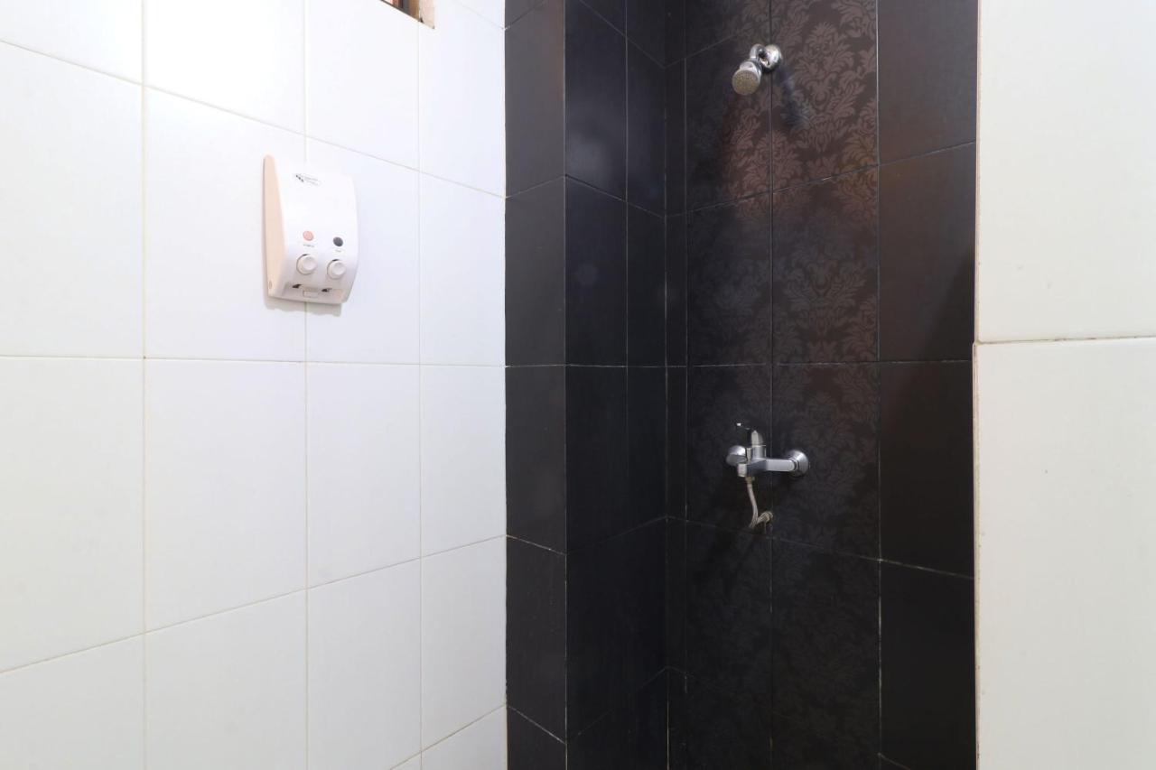 C'One Hotel Pulomas Giacarta Esterno foto