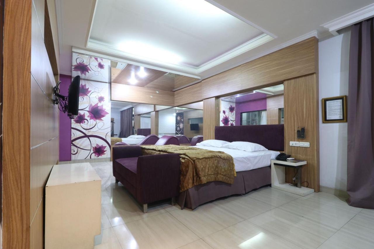 C'One Hotel Pulomas Giacarta Esterno foto